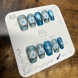 Blue Floral Press-On Nail Set